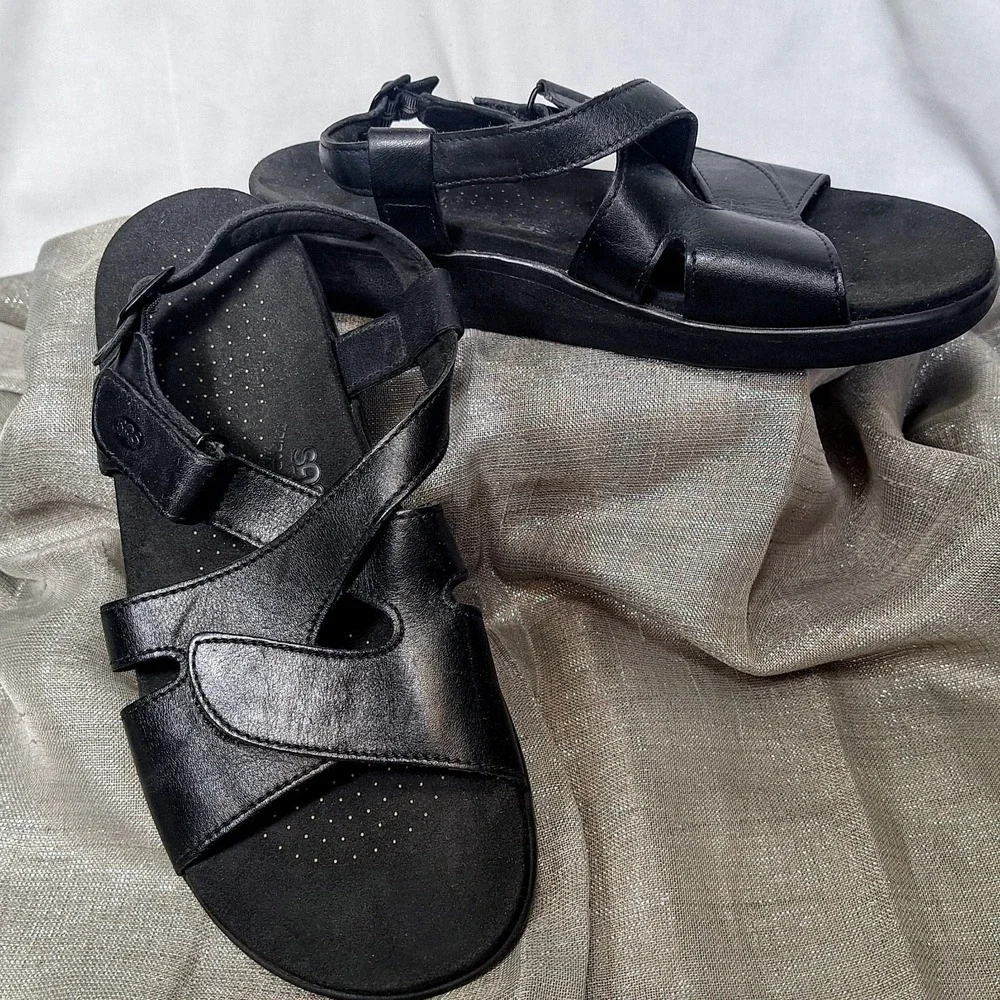 SAS 11.5 W Black Leather Sandal Huggy Adjust Cross Strap Flat Comfort 11 1/2 Wid